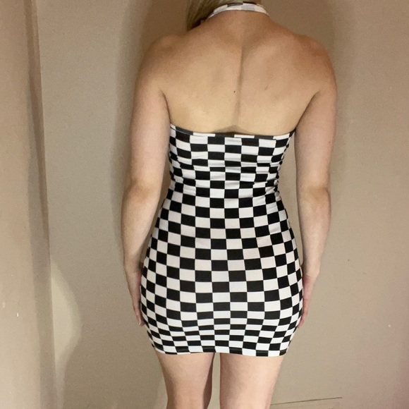 Checkered Halter-top Bodycon Dress - Picture 3 of 5